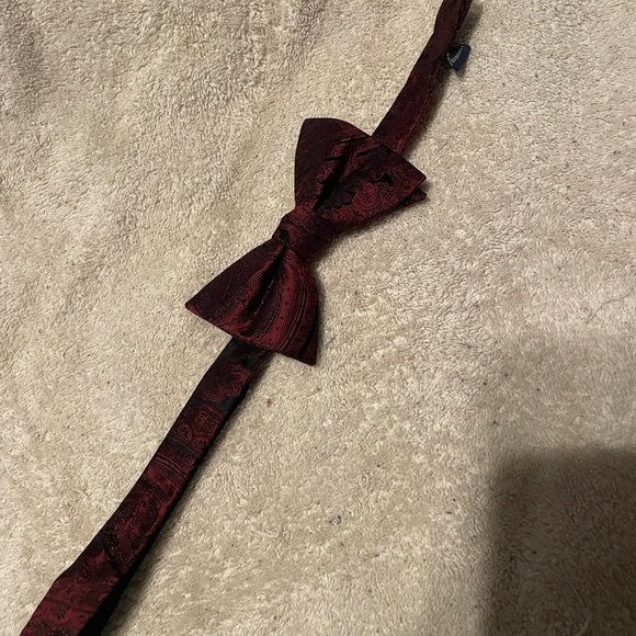 Bow Tie in Deep Red / Maroon - Picture 2 of 4